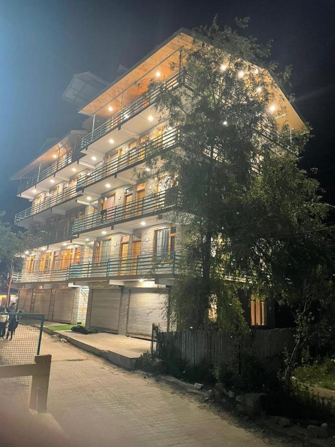 מנאלי Hotel Mountain Majesty! Top-Rated Luxury Stay Amid Snowcapped Mountains With Balcony And Riverside Calm מראה חיצוני תמונה